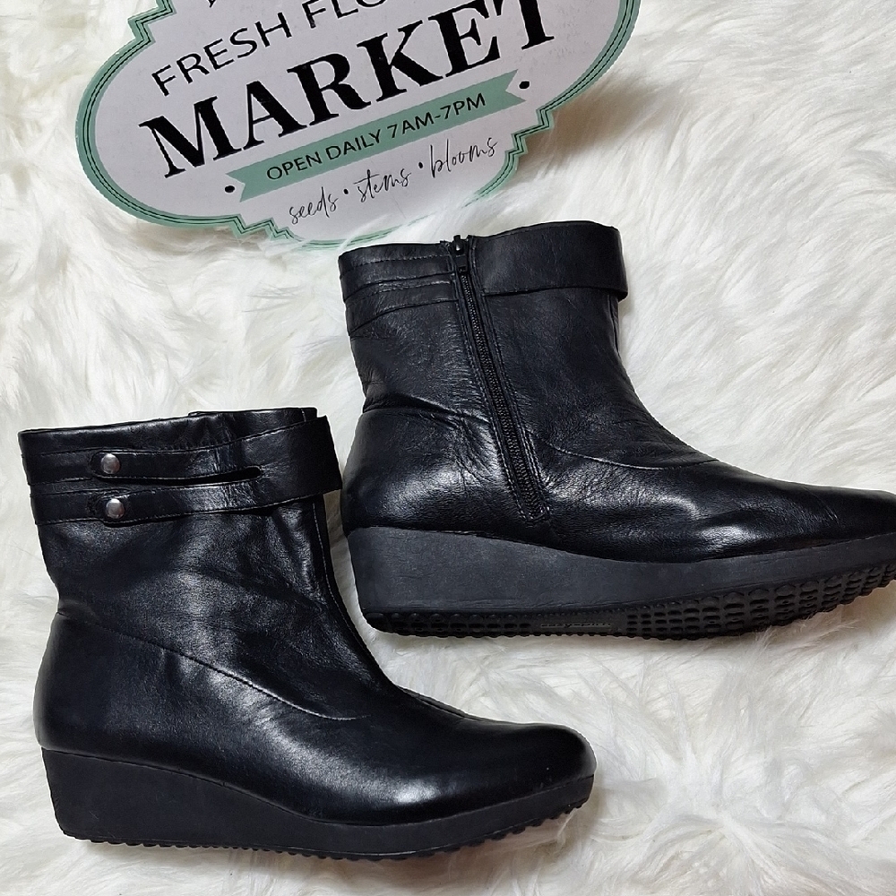 Easy Spirit Black Ankle Booties